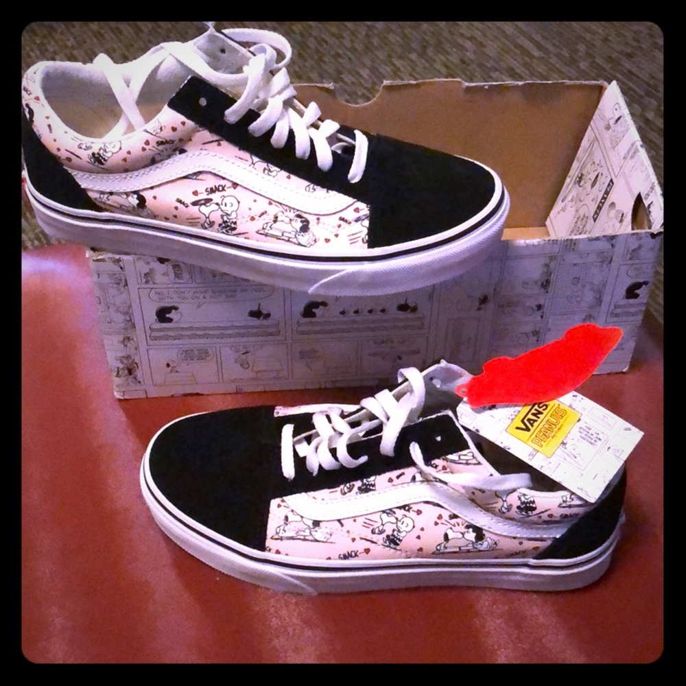 Vans Peanuts NIB Size W 7